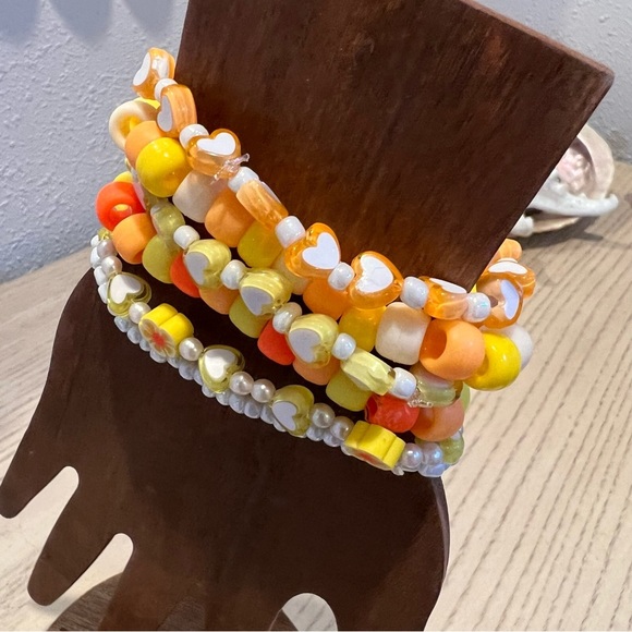 Girls teens beaded friendship bracelets stretchy stackable yellow orange white - Picture 9 of 11